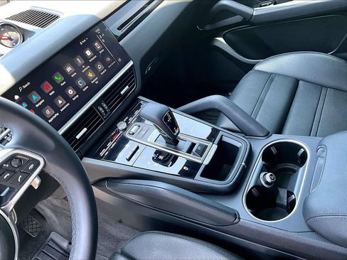 Certified 2023 Porsche Cayenne AWD/4WD image 17