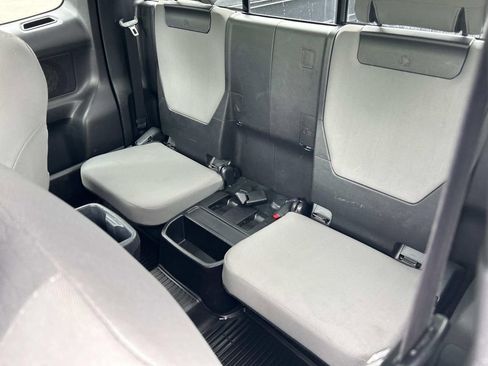 Used 2019 Toyota Tacoma SR5 RWD image 19