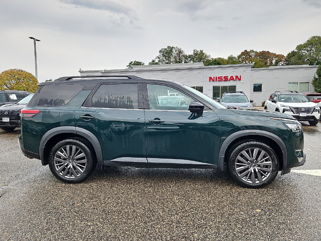 Used 2024 Nissan Pathfinder SL w/ SL Premium Package AWD/4WD image 8