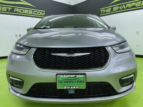 Used 2021 Chrysler Pacifica Touring w/ Cold Weather Group image 3