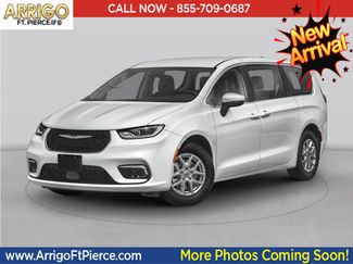 Used 2023 Chrysler Pacifica Limited FWD video 1