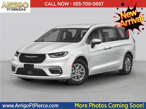Used 2023 Chrysler Pacifica Limited FWD image 1