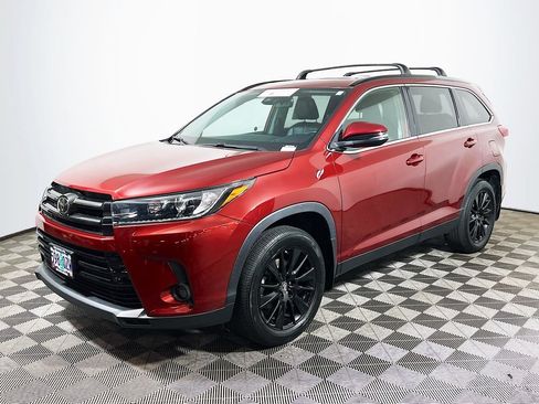 Certified 2019 Toyota Highlander SE AWD/4WD image 3