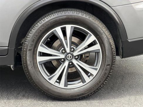 Used 2018 Nissan Rogue SL FWD image 9