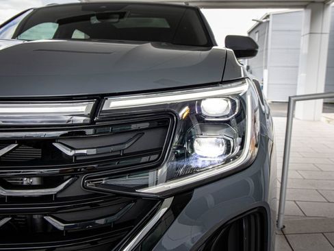 New 2026 Volkswagen Atlas Cross Sport SE FWD image 7