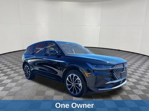 Used 2025 Lincoln Nautilus Reserve AWD/4WD image 3