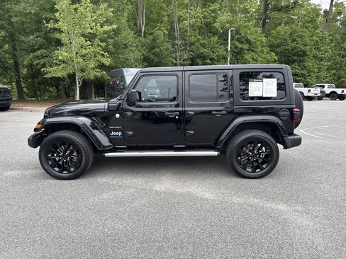 Used 2023 Jeep Wrangler Sahara w/ Cold Weather Group AWD/4WD image 7