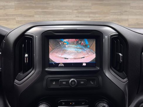 Used 2022 Chevrolet Silverado 2500 Custom w/ Custom Value Package image 8