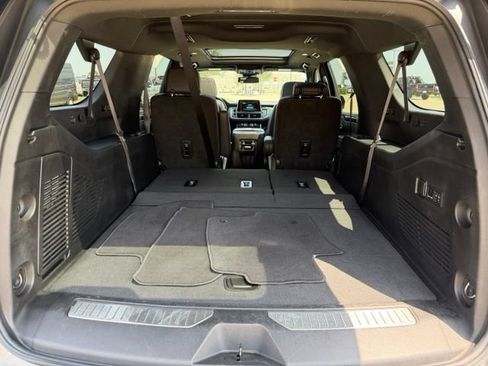 Used 2023 Chevrolet Suburban RST w/ Sport Performance Package AWD/4WD image 9