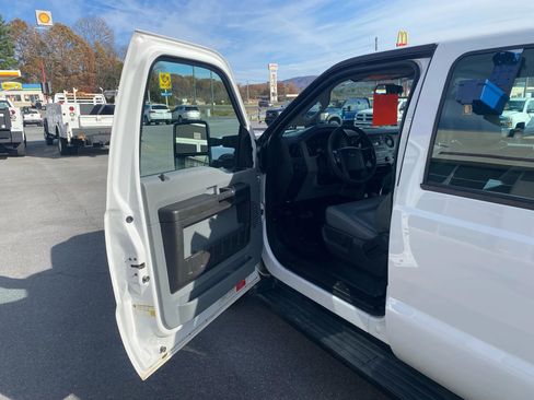 Used 2016 Ford F250 XL w/ Power Equipment Group image 8