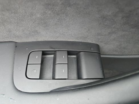 Used 2022 Tesla Model Y Long Range image 28