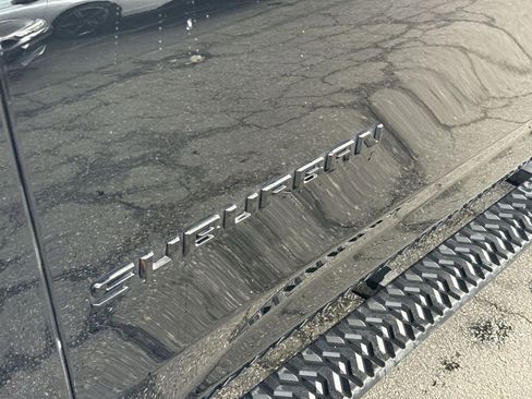 Used 2025 Chevrolet Suburban Z71 image 29