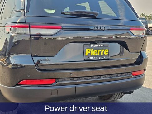 Used 2025 Jeep Grand Cherokee Altitude image 8