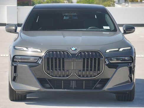 Used 2026 BMW 740i RWD image 2