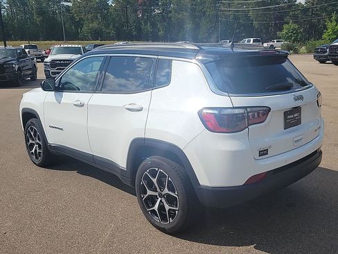Certified 2025 Jeep Compass Limited AWD/4WD image 7