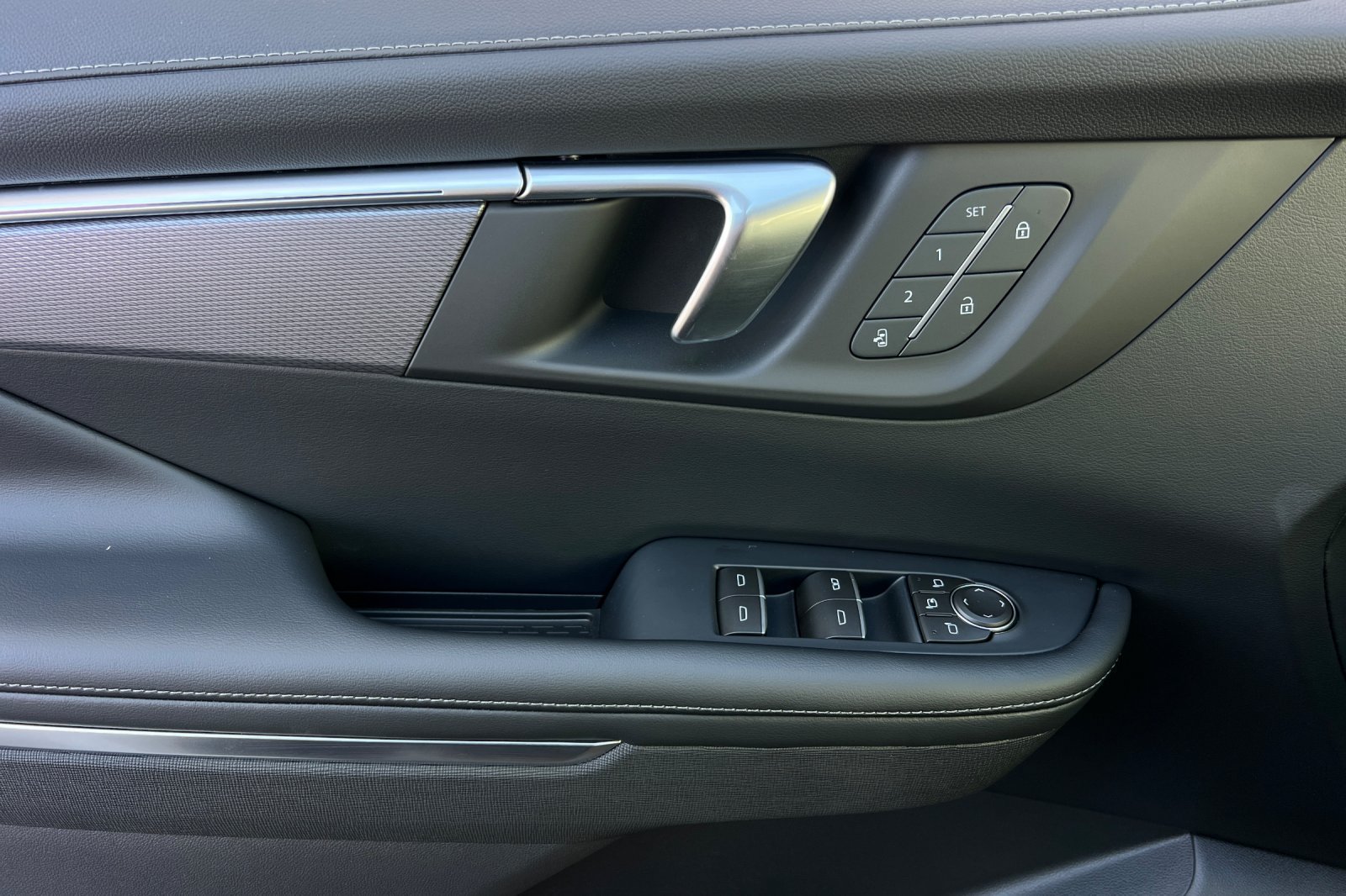 New 2026 Buick Enclave Sport Touring w/ Power Package FWD image 9