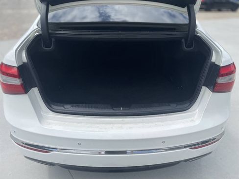 Used 2015 Kia Cadenza Premium w/ Technology Package FWD image 7