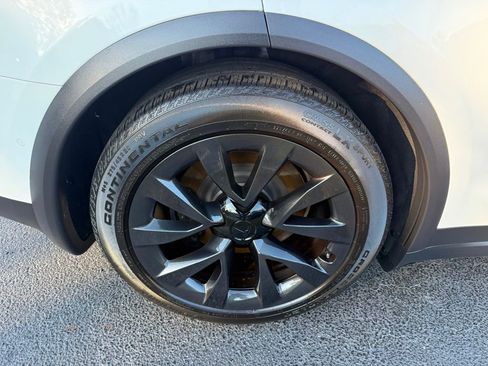 Used 2023 Tesla Model X image 34