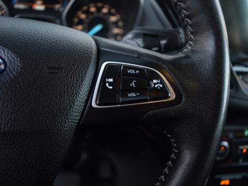 Used 2017 Ford Escape Titanium image 5