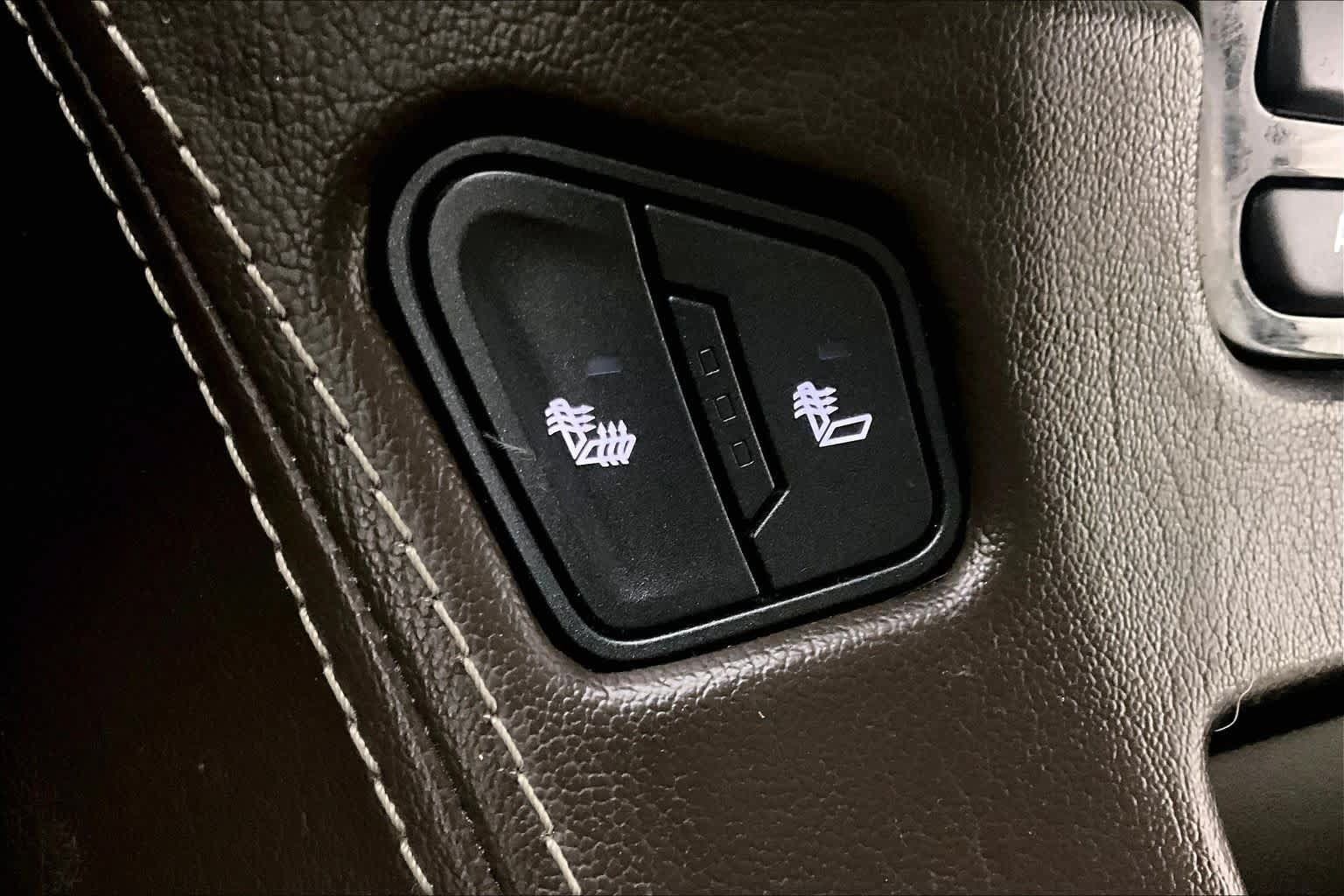 Used 2015 Chevrolet Suburban LT w/ Texas Edition RWD image 31