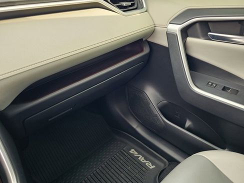 Used 2019 Toyota RAV4 Limited w/ Advanced Technology Package FWD image 69