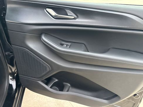 New 2025 Jeep Grand Cherokee Laredo X w/ Luxury Tech Group I image 18