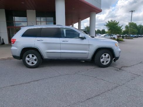Used 2011 Jeep Grand Cherokee Laredo w/ Security & Convenience Group AWD/4WD image 12