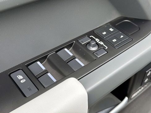 New 2026 Land Rover Defender 110 X-Dynamic SE image 17