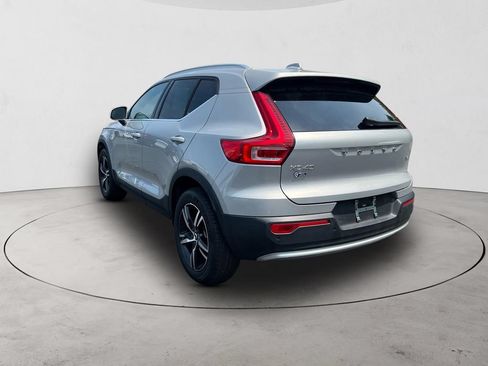 Certified 2025 Volvo XC40 B5 Core AWD/4WD image 3