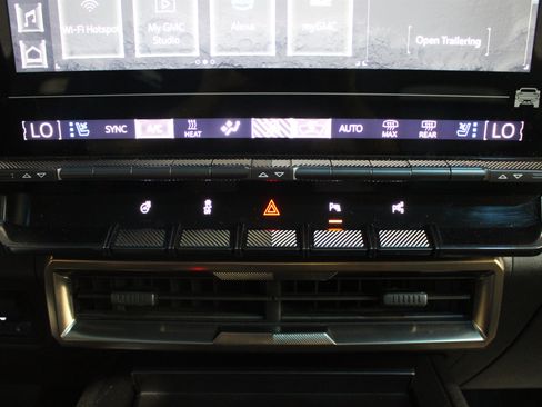 Used 2024 GMC Hummer EV 3X AWD/4WD image 15