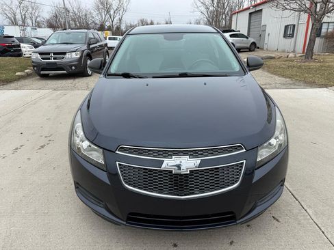 Used 2014 Chevrolet Cruze LS FWD image 2