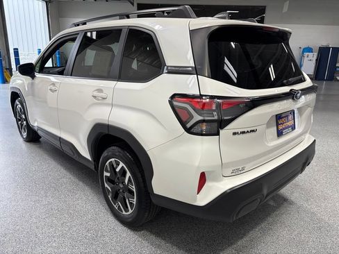 Used 2025 Subaru Forester Premium AWD/4WD image 5