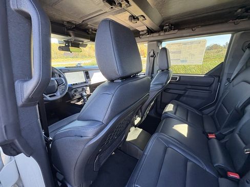 New 2025 Ford Bronco Badlands image 24