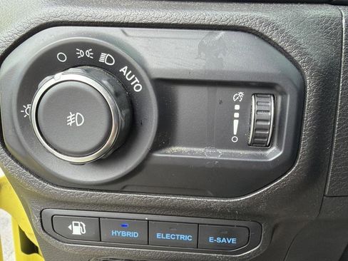 Used 2023 Jeep Wrangler Unlimited Rubicon 4xe w/ Cold Weather Group AWD/4WD image 15