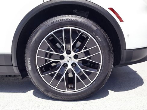 Certified 2025 Porsche Macan Electric RWD image 26