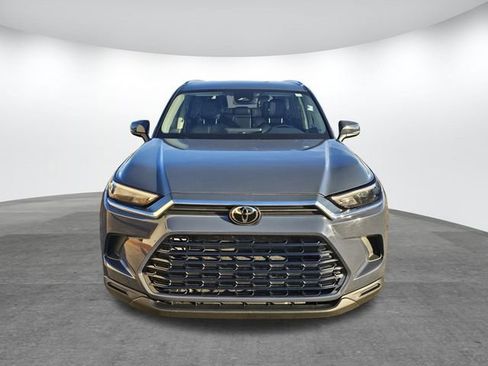 Used 2024 Toyota Grand Highlander XLE image 2