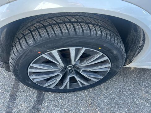 Used 2022 Volvo XC90 T8 R-Design Expression image 12