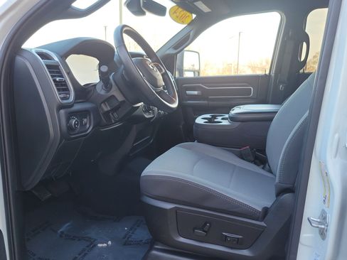 Used 2024 RAM 2500 Big Horn w/ Bed Utility Group image 8