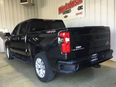 Used 2020 Chevrolet Silverado 1500 Custom w/ Custom Value Package image 3