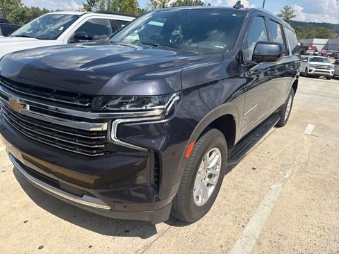 Used 2023 Chevrolet Suburban LT RWD image 2