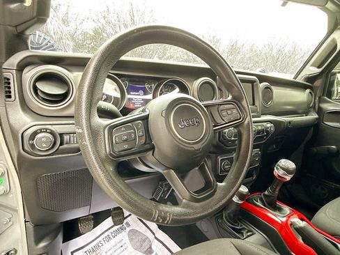 Used 2022 Jeep Gladiator Sport image 12