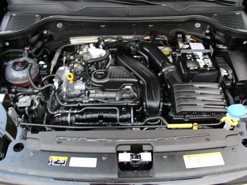 Certified 2025 Volkswagen Taos S image 28