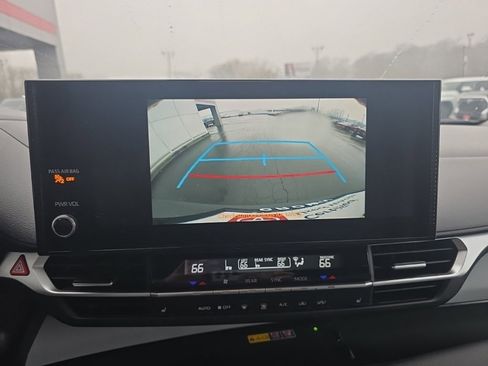 Used 2025 Toyota Sienna XLE image 23