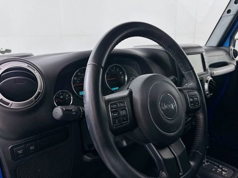 Used 2016 Jeep Wrangler Unlimited Rubicon w/ Connectivity Group image 9