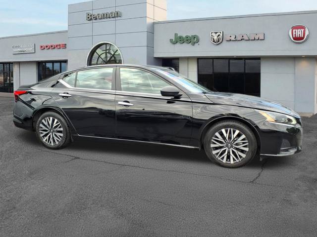 Used 2024 Nissan Altima 2.5 SV FWD image 5