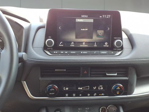 Used 2025 Nissan Rogue SV AWD/4WD image 17