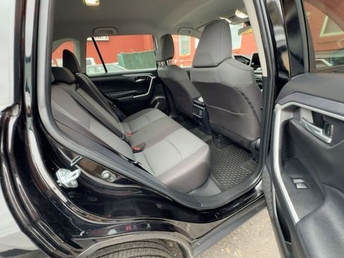 Used 2025 Toyota RAV4 XLE image 17