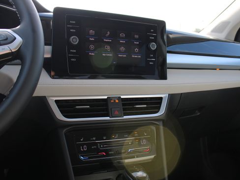 New 2025 Volkswagen Taos SE image 13