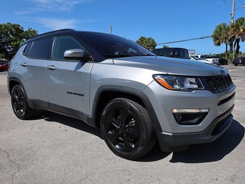 Used 2021 Jeep Compass Latitude FWD image 5