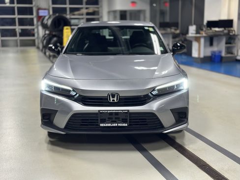 Used 2023 Honda Civic Sport image 2